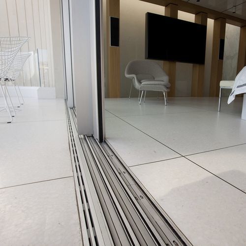 Caniveau à fente latérale - R-47 X BLADE  - Aquabocci - en PVC / grille en aluminium / de porte