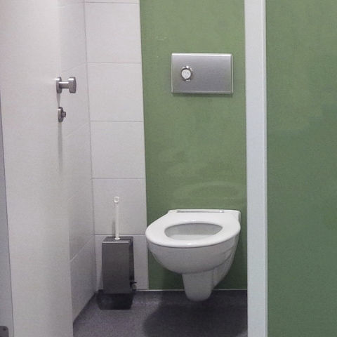 WC suspendu - SCHOOL / OFFICE  - HERING Sanikonzept GmbH - en céramique / pour sanitaire public / pour école