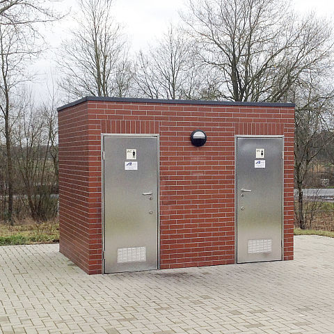 Toilette publique en bois - HERING Sanikonzept GmbH - en béton / en métal / double