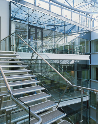 Garde-corps en inox - D LINE - Q-railing - à panneaux en verre / d'extérieur / d'intérieur