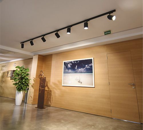 Éclairage sur rail à LED - KONIC 30W - Beneito Faure Lighting - rond / en aluminium / professionnel