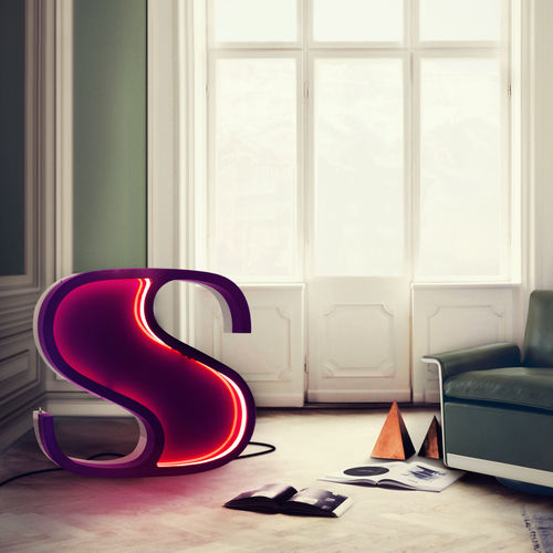 Lampe sur pied - LETTER S - DelightFULL - en aluminium / en acier inoxydable poli / design original
