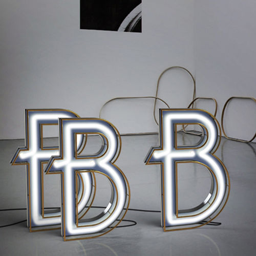 Lampe sur pied - LETTER B - DelightFULL - en aluminium / en laiton / design original