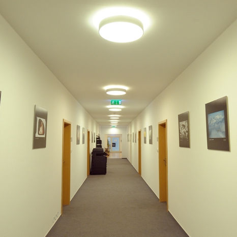 Plafonnier contemporain - RUNDO : 19-252K-10GHE/840, E - Halla - rond / en aluminium / à LED