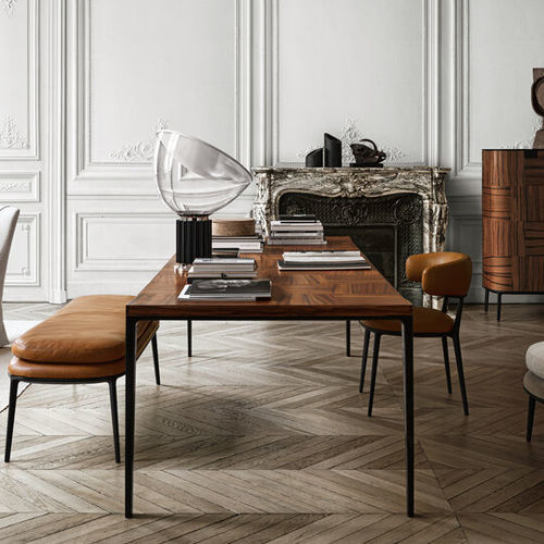 Table contemporaine - ALCOR - MAXALTO - en bois massif / en placage de bois / avec piètement en fonte d'aluminium
