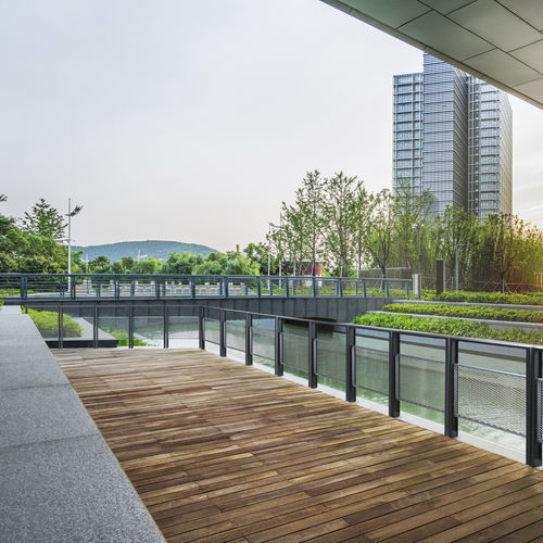 Clôture pour espace public - VALLA VALENCIA - CERVIC ENVIRONMENT - en acier galvanisé / contemporaine