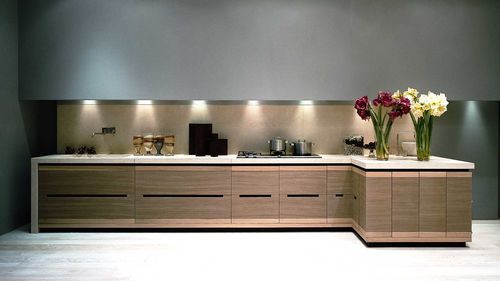 Cuisine contemporaine - Alison - Aurora cucine - en noyer / avec îlot / en L
