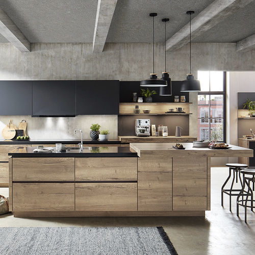 Cuisine contemporaine - STRUCTURA 402 - nobilia - en bois / en quartz / avec îlot