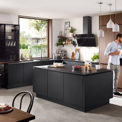Cuisine contemporaine - RIVA 840 - nobilia - en bois / en verre / avec îlot
