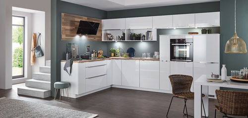 Cuisine contemporaine - LUX 817 - nobilia - en bois / en L / avec poignée intégrée