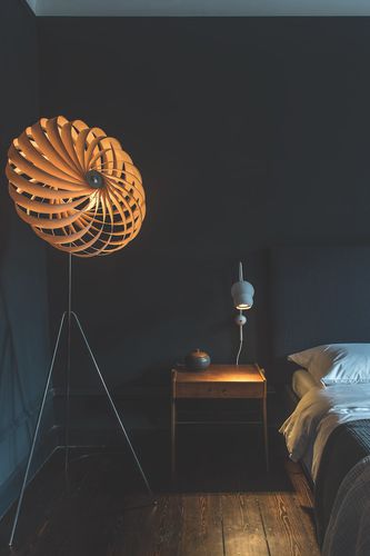 Lampe sur pied - TR5 - Tom Rossau - en acier / en aluminium laqué / en bouleau