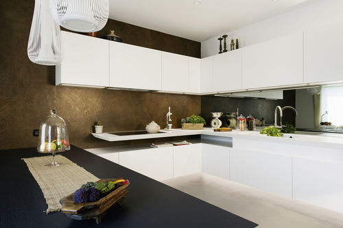 Cuisine contemporaine - 201409 - TM Italia - en chêne / en bois laqué / en Corian®