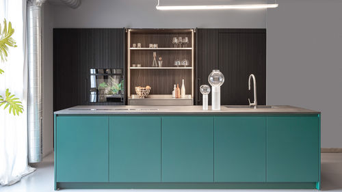 Cuisine contemporaine - 202301 - TM Italia - en chêne / en bois teinté / en acier inoxydable
