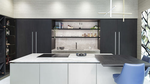 Cuisine contemporaine - 202210 - TM Italia - en bois / en quartzite / avec îlot