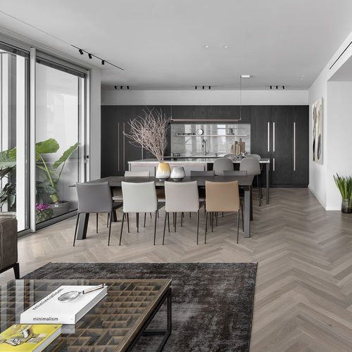 Cuisine contemporaine - 202204 - TM Italia - en chêne / en Solid Surface / avec îlot