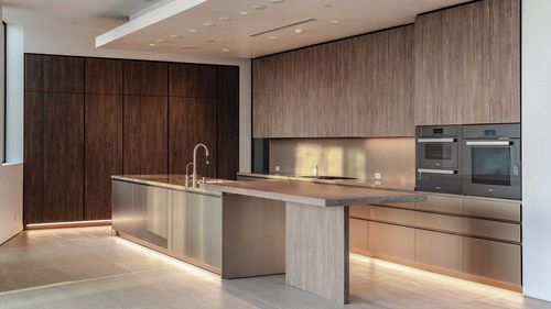 Cuisine contemporaine - 20210102 - TM Italia - en noyer / en granite / en onyx