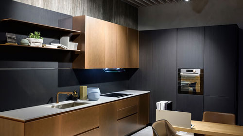 Cuisine contemporaine - 201911 - TM Italia - en placage de bois / en quartz / en L