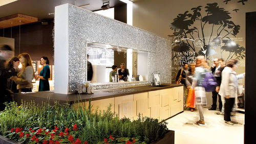 Cuisine contemporaine - OREADI - TM Italia - en bois / en pierre / avec îlot