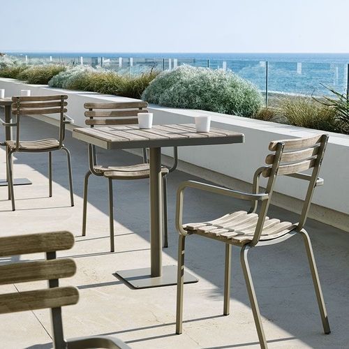 Table bistrot contemporaine - Laren - Ethimo - en teck / avec piètement en métal / ronde