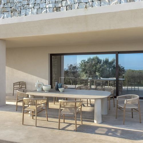 Table à manger contemporaine - Bold - Ethimo - en béton / avec piètement en béton / ovale