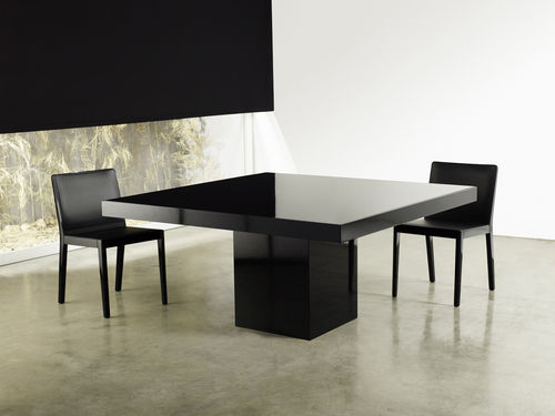 Table contemporaine - BEECH  - MODLOFT - en bois laqué / en hêtre / carrée