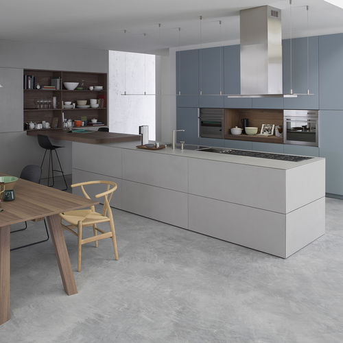 Cuisine contemporaine - SURFACE - Key cucine - en noyer / en acier / avec îlot