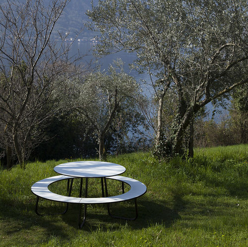 Ensemble table et bancs contemporain - HOTSPOT - Objekten - en bois / en acier galvanisé / en acier à revêtement par poudre