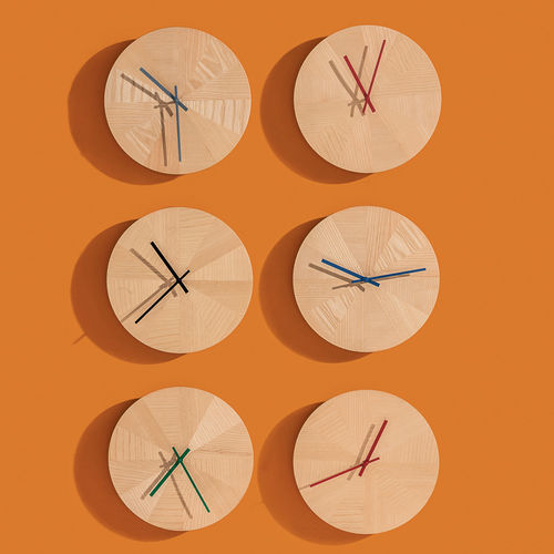 Horloge contemporaine - PIECES OF TIME - DISCIPLINE - murale / analogique / en MDF