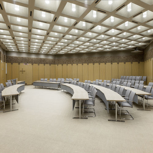 Table de conférence contemporaine - .INTRA - Spiegels - en bois / avec piètement en métal / angulaire