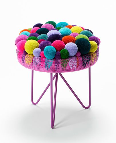 Tabouret contemporain - No.05 hairpin - MYK Berlin - en mérinos / avec piètement en acier à revêtement par poudre / 3 pieds