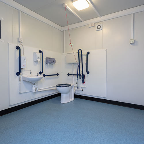 WC à poser - Portakabin - en céramique / pour sanitaire public / pour personnes à mobilité réduite