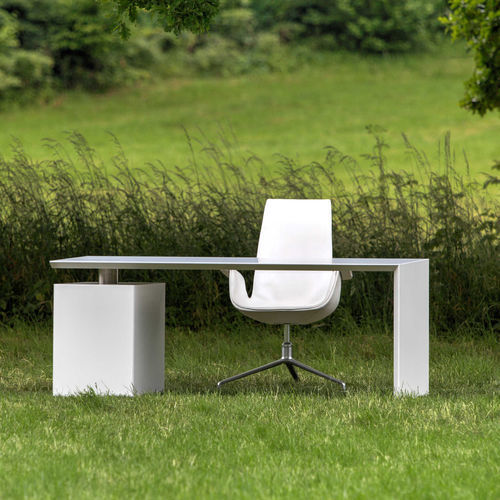 Bureau sur pied - M - Hund Möbelwerke - contemporain / en bois / droit