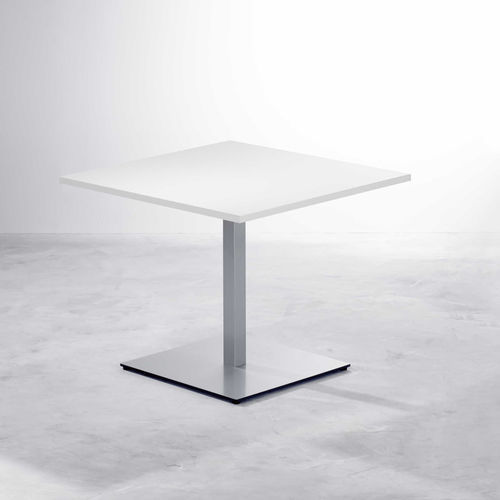 Table d'appoint contemporaine - Hund Möbelwerke - en bois / avec piètement en métal / carrée