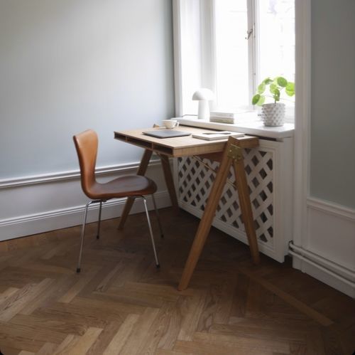 Bureau sur pied - Field - WEDOWOOD - contemporain / en chêne / droit