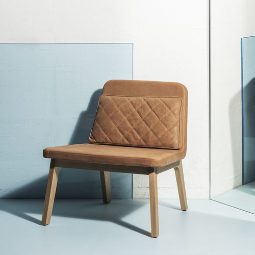Chauffeuse contemporaine - LEAN - mobel copenhagen - en cuir / en tissu / en chêne