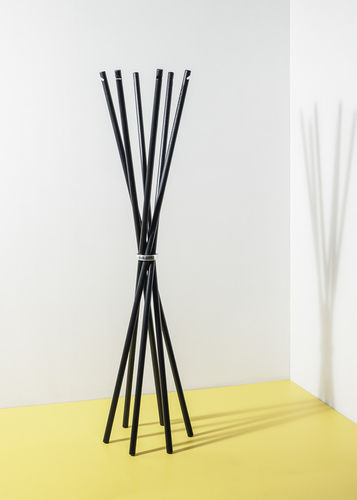 Porte-manteau sur pied - COAT - mobel copenhagen - contemporain / en aluminium / en bois