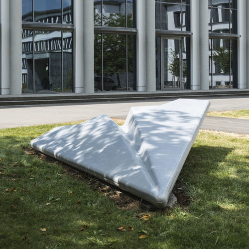 Sculpture en béton - PAPER PLANE - Stayconcrete - d'extérieur / pour espace public