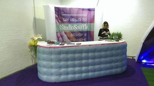 Minibar sous plan - BAR GONFLABLE - Studio Souffle