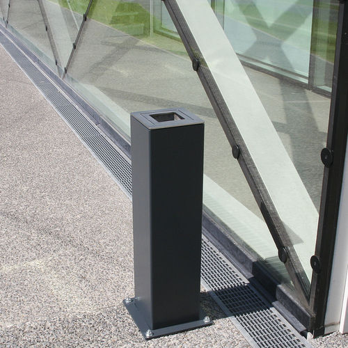 Cendrier sur pied - JACK CARR&Eacute; SUR PLATINE - ACCENTURBA - en acier inoxydable / pour extérieur / pour espace public