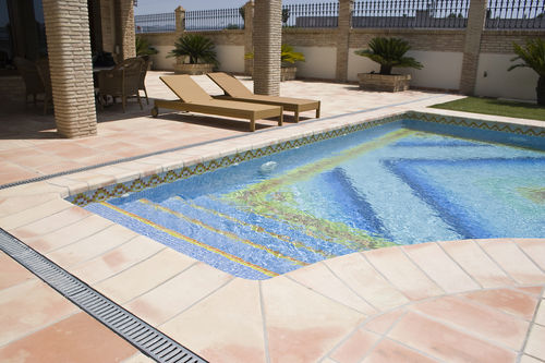 Margelle de piscine en céramique - Ceramicas Antonio Aleman