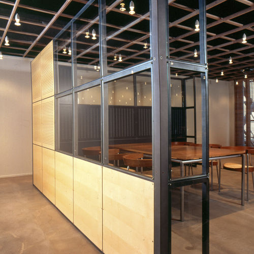 Cloison fixe - KUBER - House of Finn Juhl – Onecollection - vitrée / en métal / professionnelle