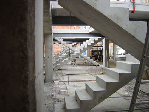 Escalier droit - Pujol - à marches en béton / structure en béton / technique