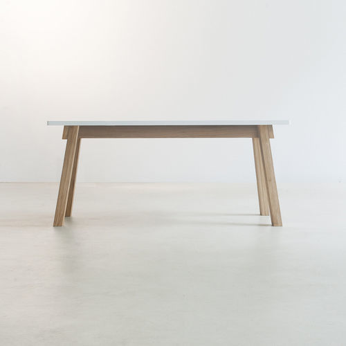 Table à manger contemporaine - STANDARD - Branca-Lisboa - en chêne / en bois teinté / avec piètement en chêne
