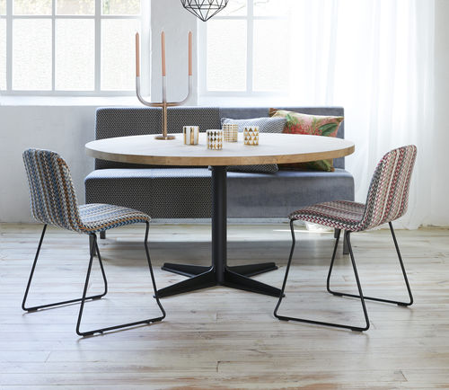 Table contemporaine - NOVA - Spoinq - en chêne / avec piètement en acier / ronde