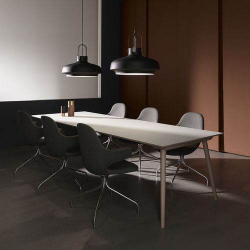 Table à manger contemporaine - IN BETWEEN  - Andtradition - en chêne / en bois massif / avec piètement en chêne