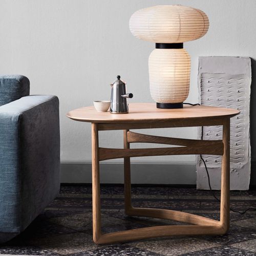 Table d'appoint contemporaine - DROP LEAF - Andtradition - en bois massif / avec piètement en bois massif / triangulaire