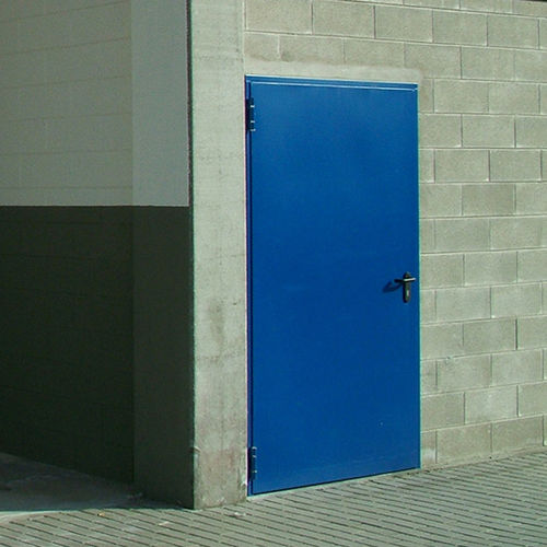 Porte de service - PEDESTRIAN - KOPRON - en métal / battante / contemporaine