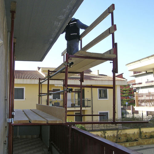 Échafaudage en métal - CANTILEVER  - MARIO ORLANDO E FIGLI - en bois