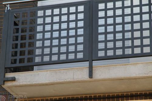 Garde-corps en métal - MD. PRIVACY - PIRBA - à panneaux / d'extérieur / pour balcon