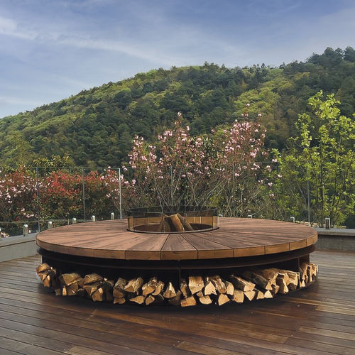Brasero de jardin à bois - Artu' - Ak47 Design - en châtaigner / en acier à revêtement par poudre / rond